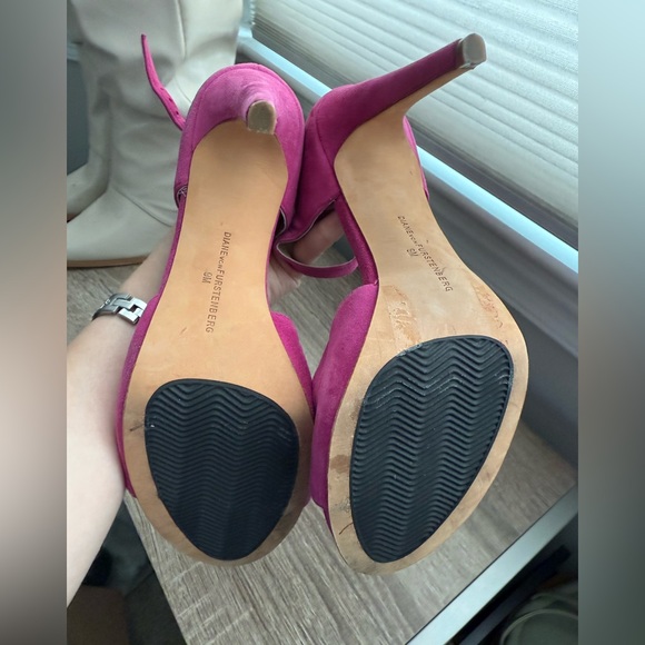 Diane Von Furstenberg Fuscia Ankle Strap Stilleto Heels Sz 9 Event Holiday Party - Picture 8 of 8